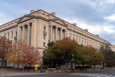 Departamento de Justicia demanda a 6 estados más, incluyendo NY y California, por datos de votantes