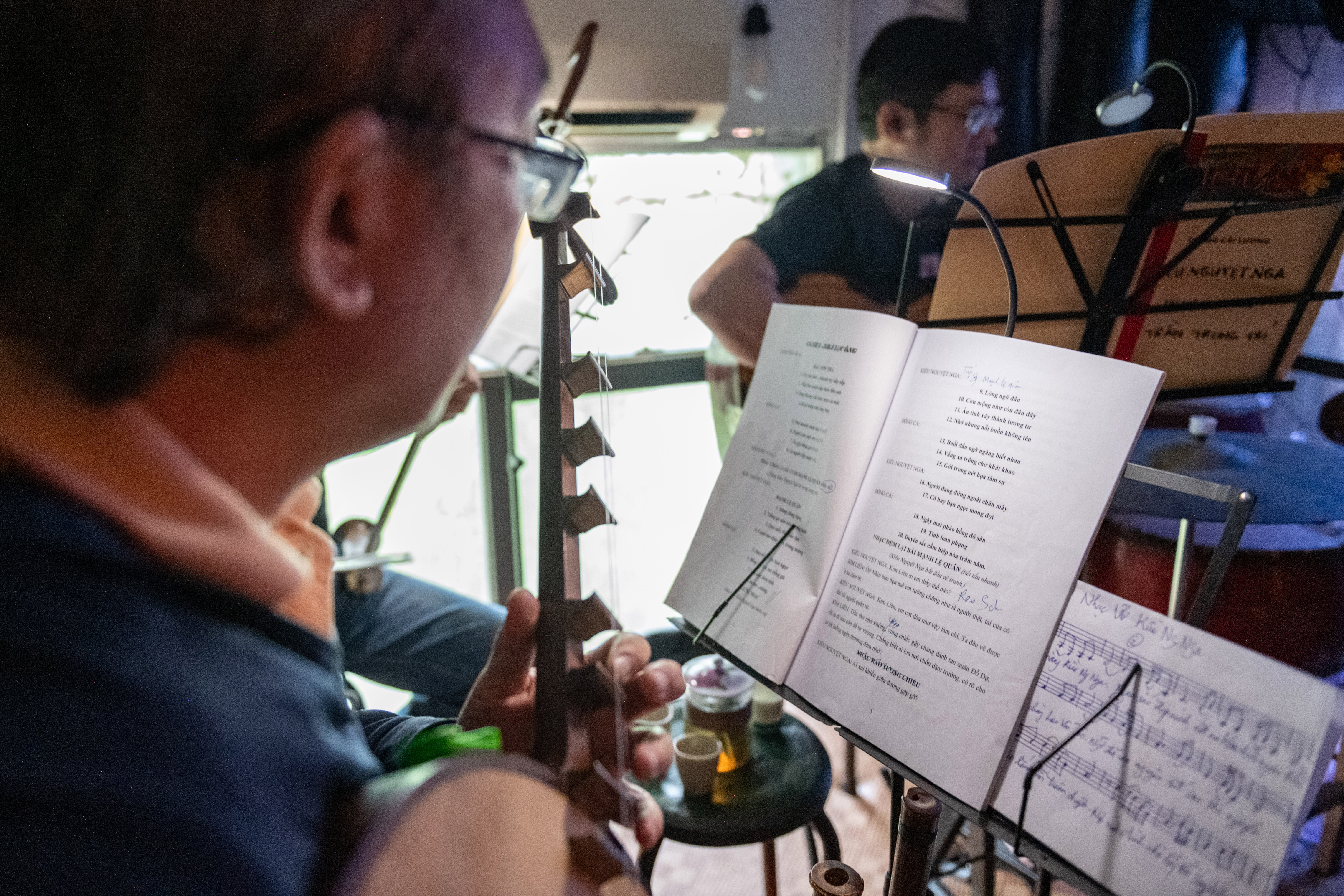Actuación de músicos en el espectáculo "Kieu Nguyet Nga" en Vietnam