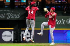 Rojos superan a Mets en la lucha por 3er comodín de la Nacional, al vencer 3-1 a Cerveceros