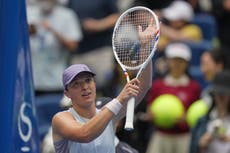 La favorita Iga Swiatek avanza a la tercera ronda del Abierto de China