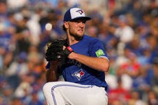 Azulejos vencen 5-1 a Rays y llegan al último día en la cima del Este de la Americana