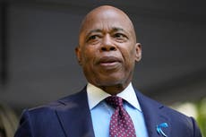 Alcalde de Nueva York Eric Adams abandona su campaña de reelección