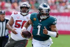 Eagles mantiene su invicto con victoria 31-25 ante Buccaneers