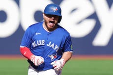 Azulejos ganan el Este de la Americana con par de jonrones de Kirk, incluido su primer grand slam