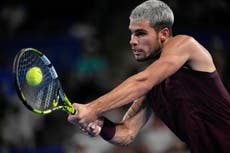 Alcaraz alcanza las 66 victorias en 2025 y se cita con Fritz en la final de Tokio