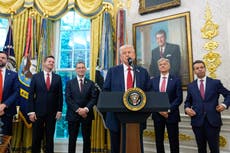 Pfizer acuerda con Trump reducir costos de medicamentos para Medicaid