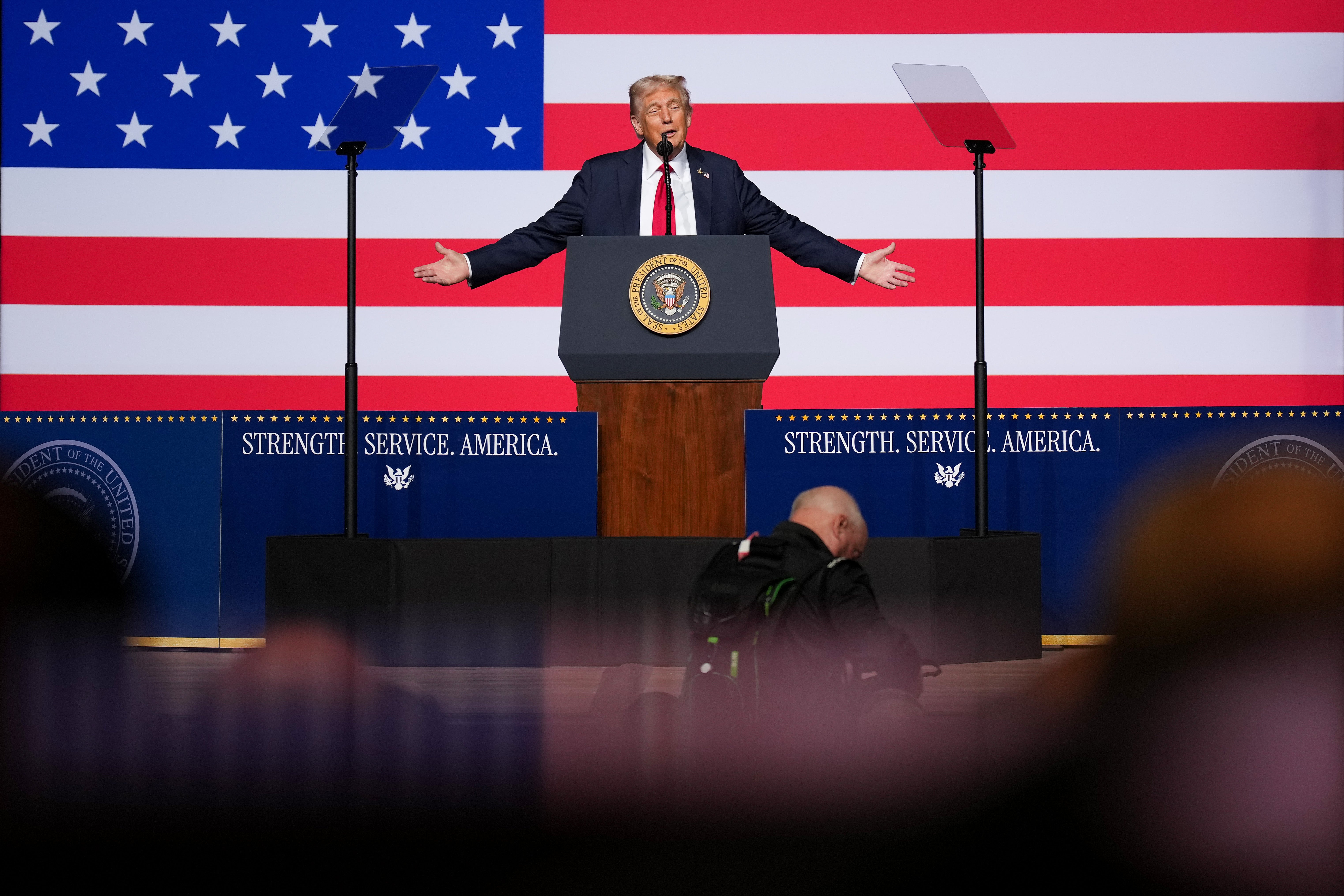 Donald Trump habla ante altos mandos militares en la Base del Cuerpo de Marines de Quantico el 30 de septiembre de 2025 en Quantico, Virginia. El presidente sonó “incoherente, agotado y [...] a veces estúpido”, según un general retirado