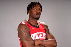 Dorian Finney-Smith podría perderse el inicio de temporada de los Rockets tras cirugía de tobillo