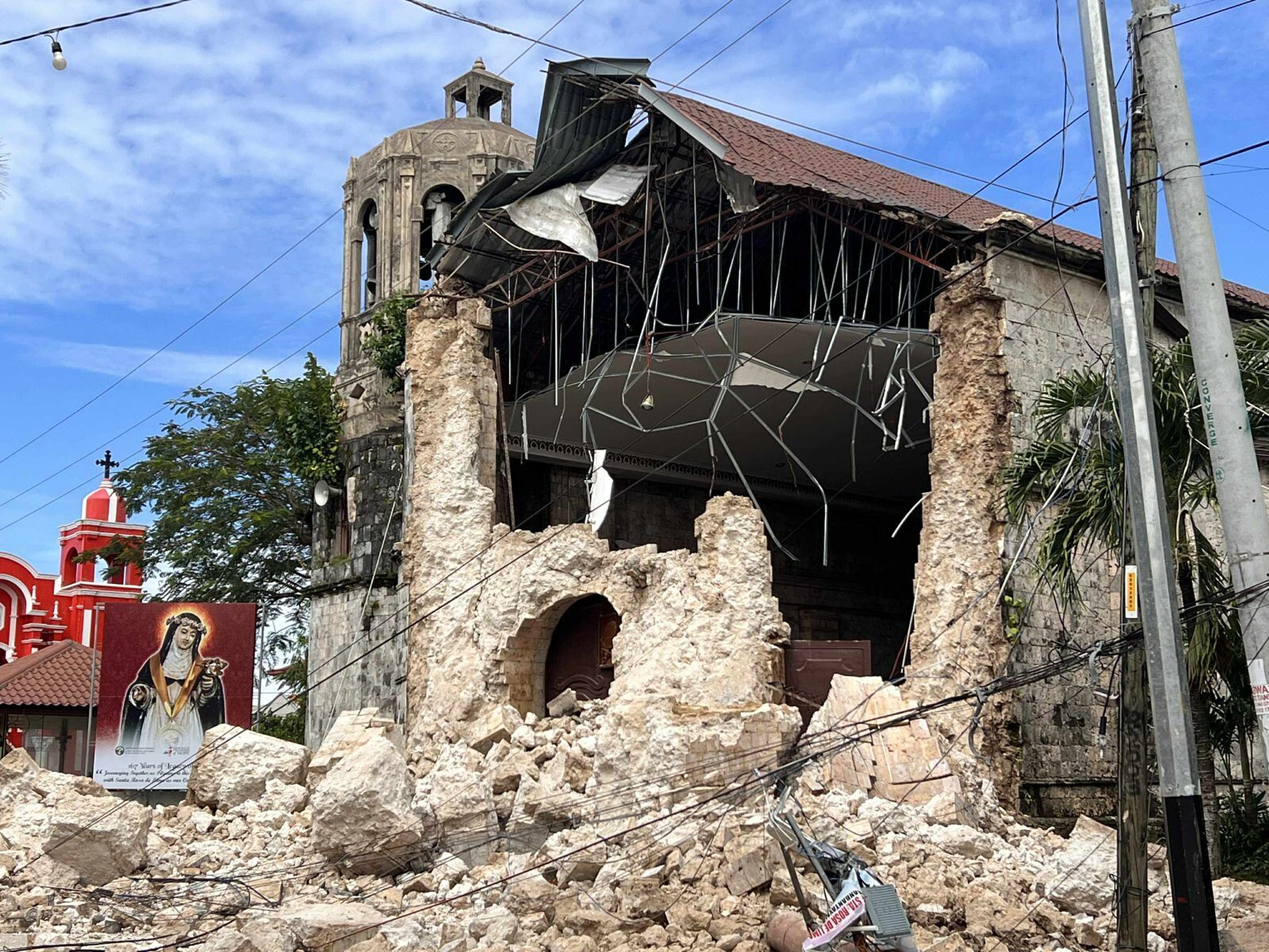 Sismo en Filipinas: 69 muertos y sigue la búsqueda de sobrevivientes