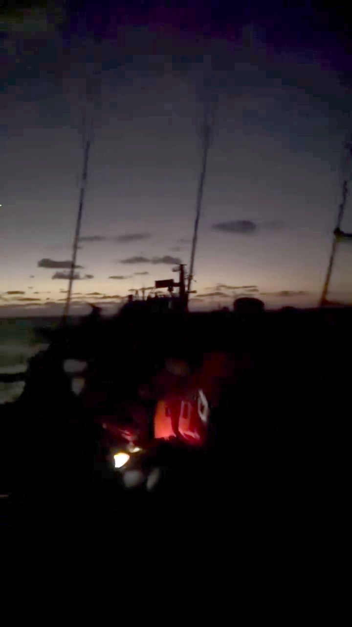 Imágenes de Thiago Ávila muestran presunta interceptación de su flotilla por un buque militar israelí “intimidante”