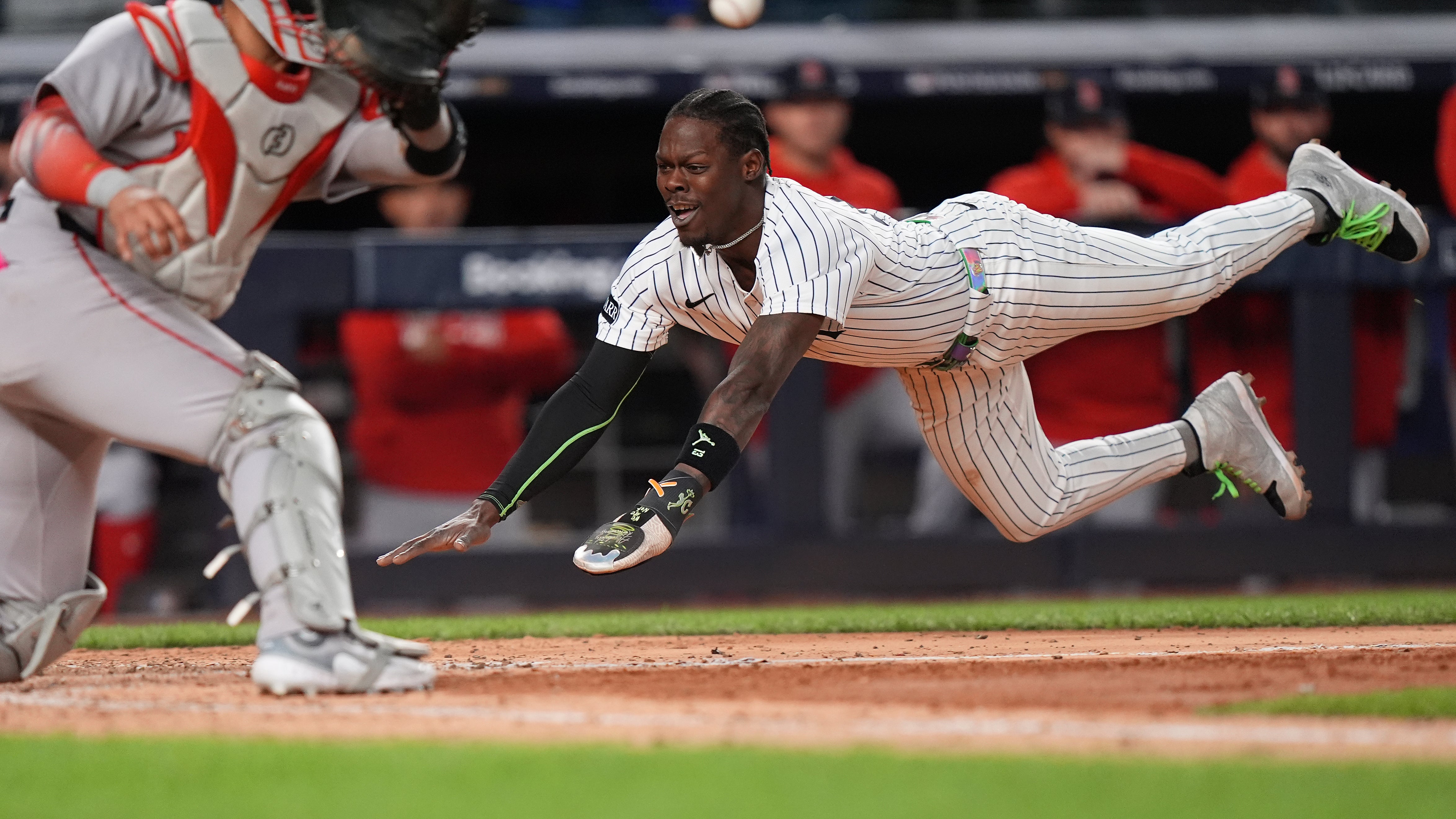 Los Yankees obligan un tercer juego ante Boston gracias a las piernas y guante de Chisholm