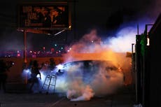 Mexicano se declara culpable de arrojar bomba incendiaria durante protesta migratoria en Los Ángeles