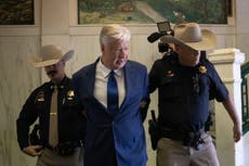 Seguidores dicen que Dios perdona al pastor que admitió abuso infantil