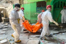 Recuperan 3 cuerpos de escuela derrumbada en Indonesia donde hay más de 50 niños desaparecidos