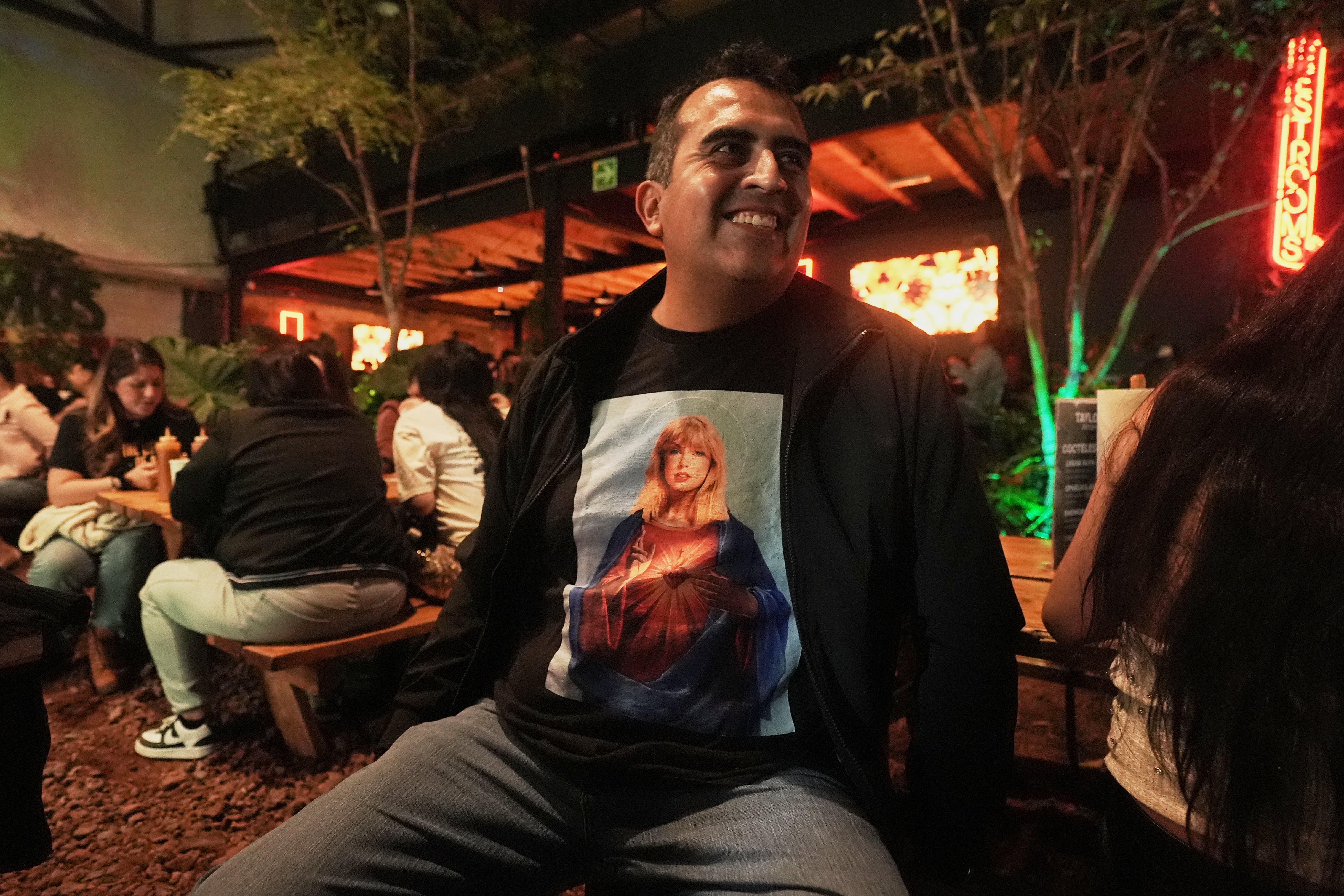 Fans mexicanos celebran el lanzamiento de “The Life of a Showgirl” de Taylor Swift