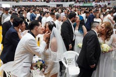 “Unidos por amor y protegidos por la ley”. Más de 600 parejas se casan en boda masiva en Paraguay