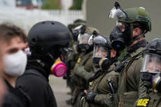 Trump planea federalizar 300 tropas en Illinois, cuando jueza bloquea medida similar en Oregon