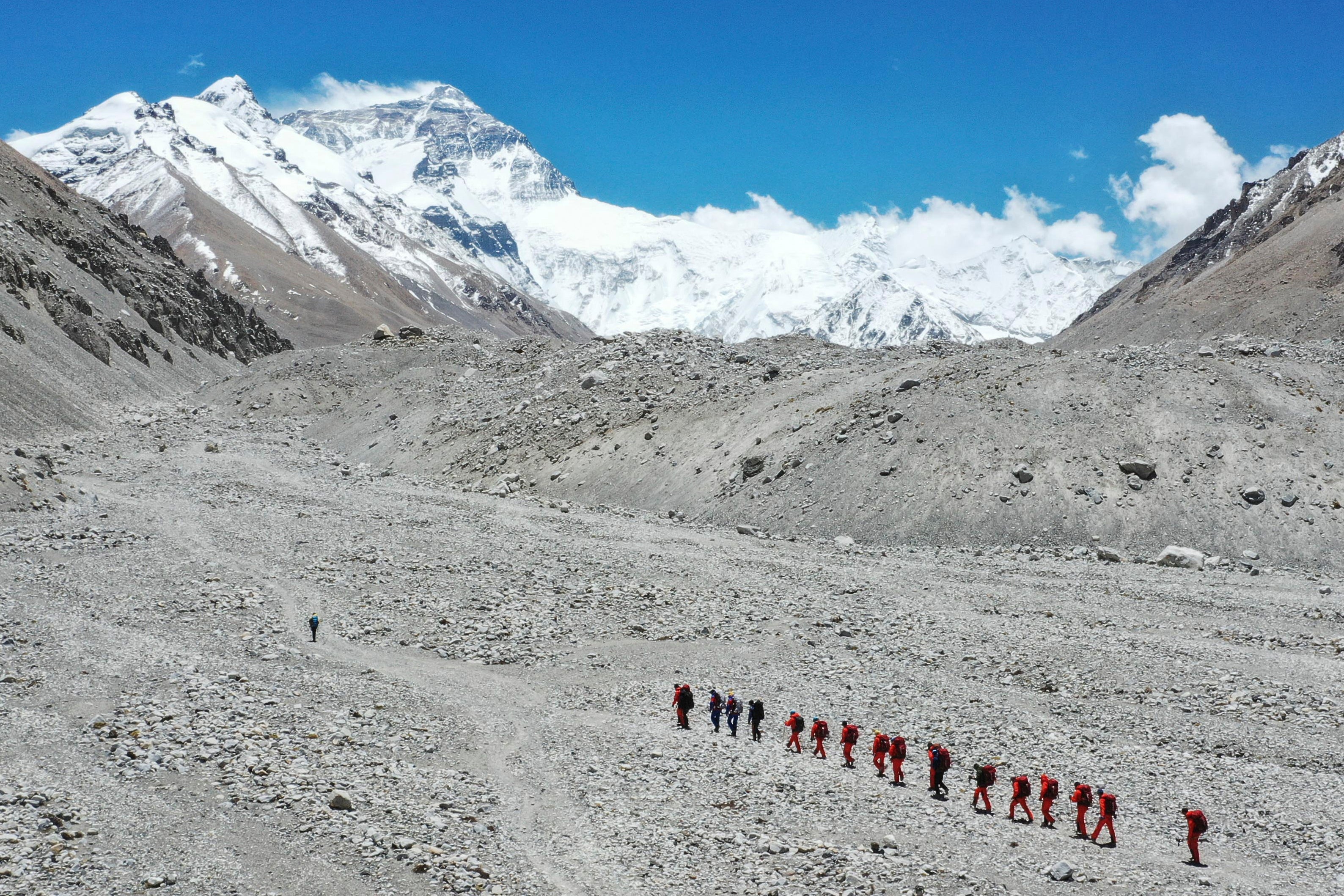 EVEREST-ALPINISTAS ATRAPADOS