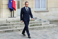 El primer ministro de Francia renuncia tras menos de un mes en el cargo