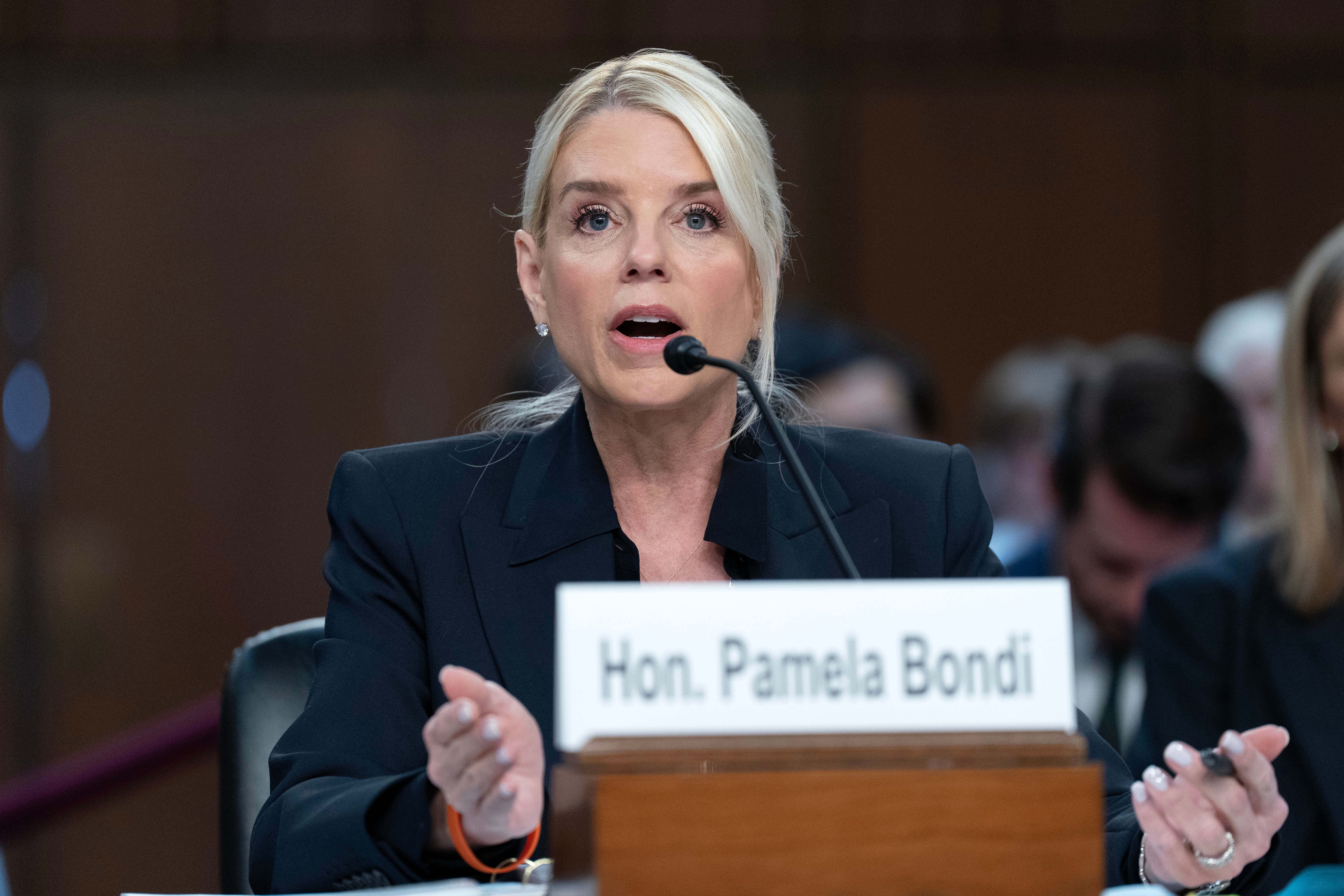 Bondi defendió la negativa de su oficina a divulgar más documentos en el caso de Jeffrey Epstein, mientras lel Gobierno de Trump enfrenta críticas por incumplir sus promesas de transparencia