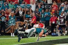 Jaguars esperan más jugadas emocionantes que desconcertantes del quarterback Lawrence