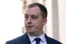 Fiscal británico dice que caso de espionaje fracasó porque gobierno no llamó a China una amenaza