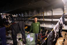 Activistas recorren Europa en bicicleta hacia la COP30 para promover energías limpias