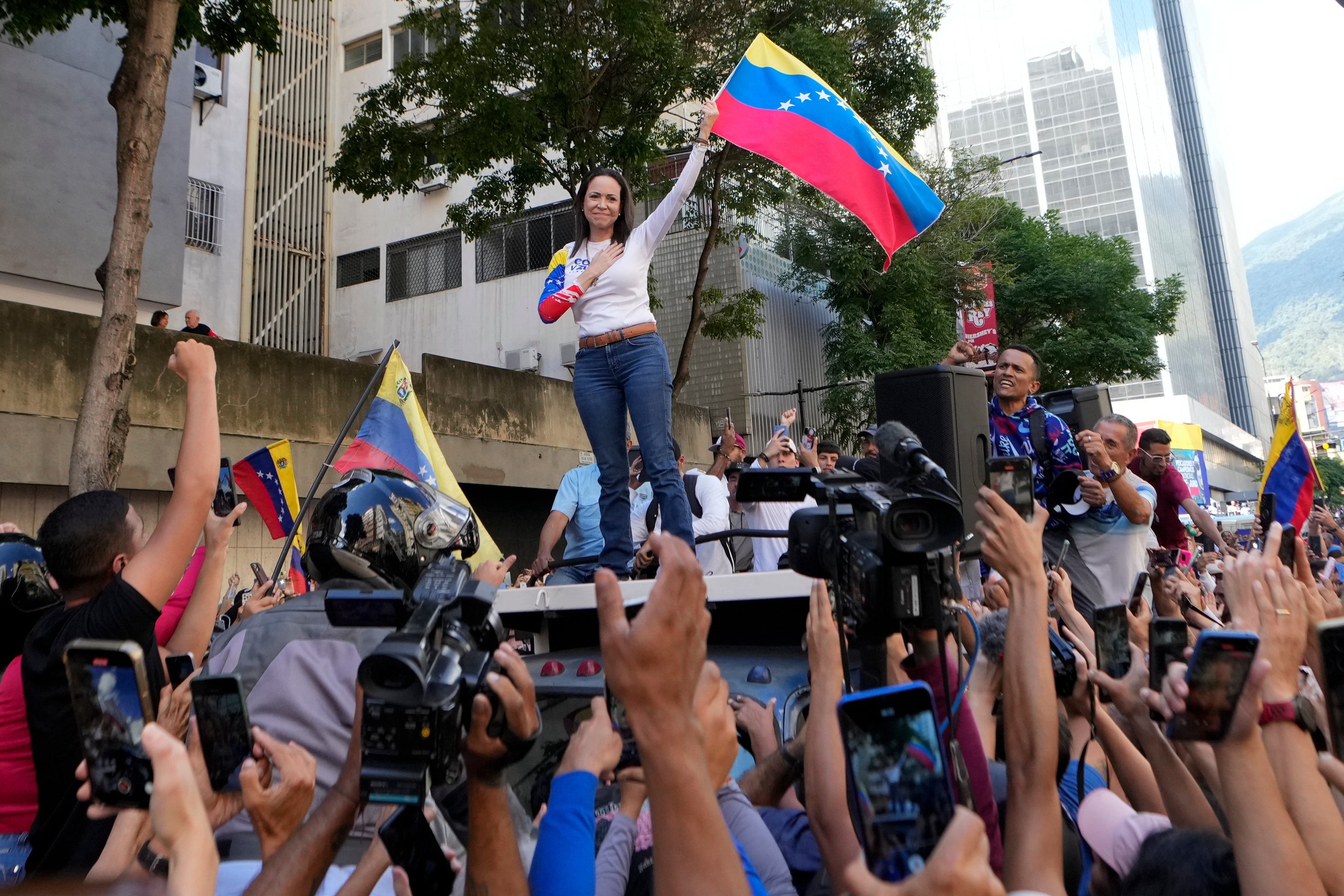 NOBEL PAZ-MACHADO-REACCIONES