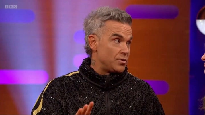 El cantante pop y aficionado al fútbol Robbie Williams está confirmado entre los números musicales del evento de este viernes