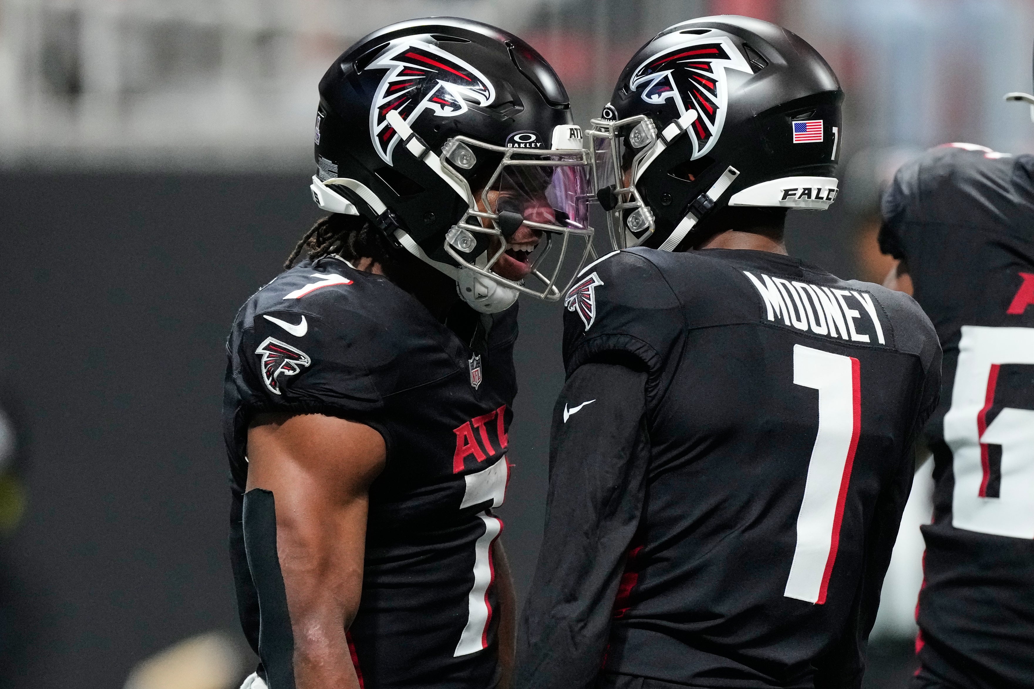 COMMANDERS FALCONS