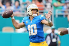 Justin Herbert lidera a los Chargers en el último minuto para vencer 29-27 a los Dolphins