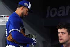 Azulejos: Anthony Santander fuera del Juego 2 contra Marineros por molestia en espalda