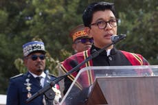 El presidente de Madagascar huye en medio de rebelión militar, pero no renuncia