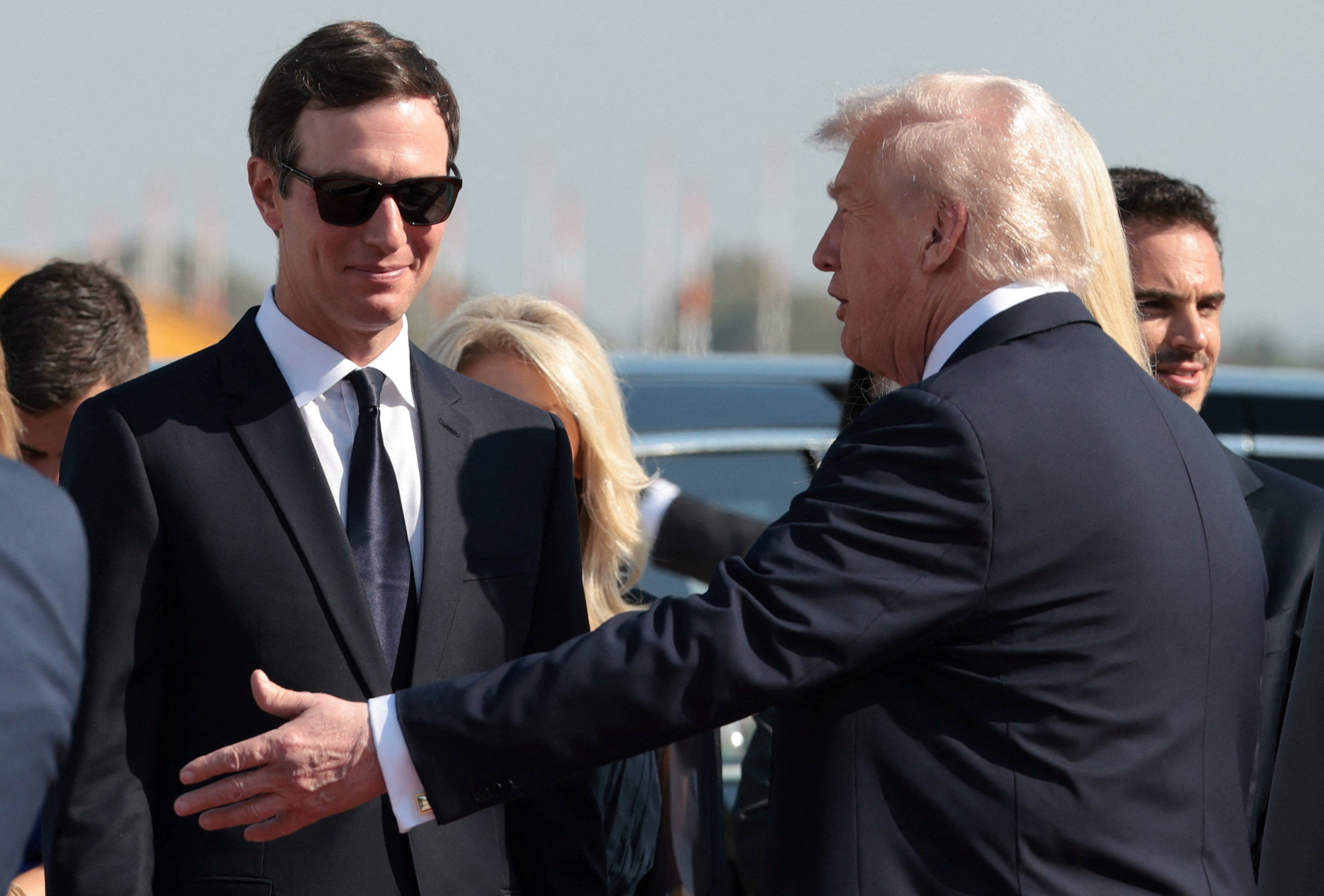 Trump, en su discurso de una hora ante la Knéset en Jerusalén el lunes, dijo que su yerno Jared Kushner amaba a Israel “tanto que [su] hija se [había convertido al judaísmo]”. Añadió que “no sabía que eso iba a ocurrir”