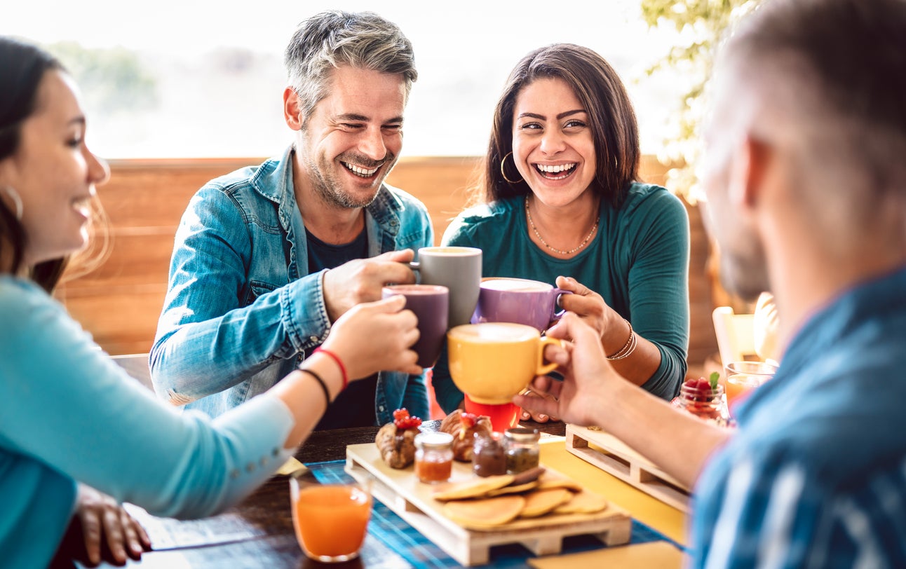 Uno de los factores más importantes que influyen en el proceso de envejecimiento es nuestra vida social