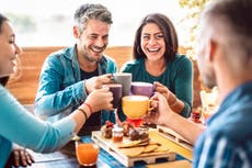 Revelan que la vida social es un factor clave para ralentizar el envejecimiento