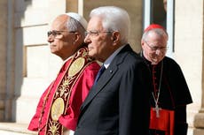 El papa insta a Italia a mantenerse abierta a los migrantes durante visita al palacio presidencial
