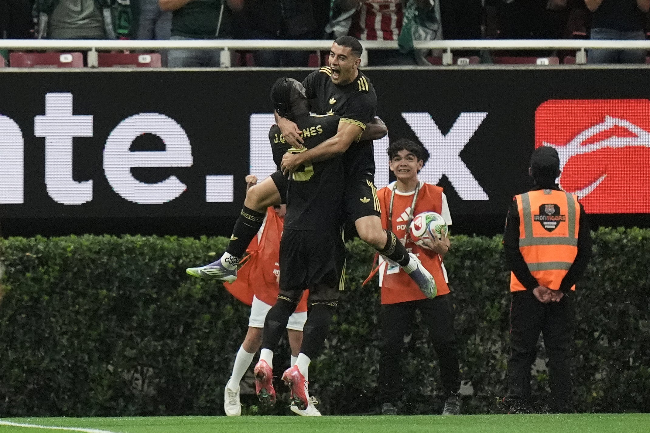 México mejora y empata 1-1 con Ecuador gracias al estreno goleador de Germán Berterame