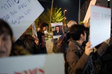 Israel libera a parte del personal médico de Gaza, pero el conocido jefe de un hospital sigue preso