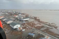 Tormenta arrasa dos pueblos en Alaska y deja más de 1.500 desplazados
