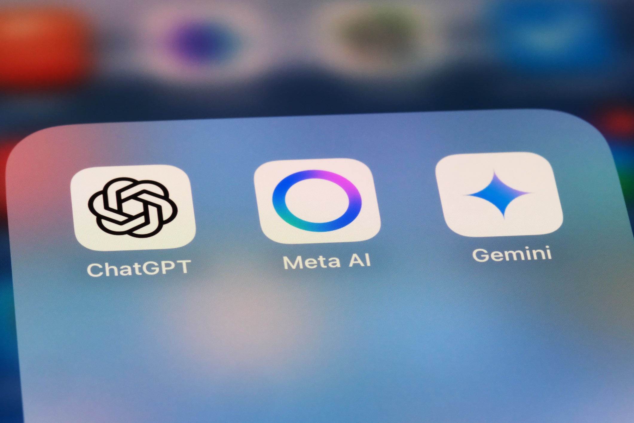 Aplicaciones Meta AI, ChatGPT y Gemini en un smartphone en Shanghai, China, el 20 de abril de 2025