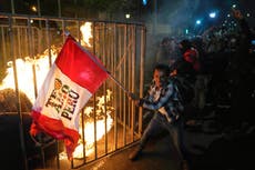 Investigan muerte de manifestante por arma de fuego tras protestas contra presidente de Perú