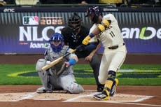 Jackson Chourio abandona juego de Cerveceros por aparente lesión de isquiotibiales