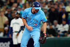 Scherzer brilla como antes, Azulejos vencen 8-2 a Marineros y empatan Serie de Campeonato