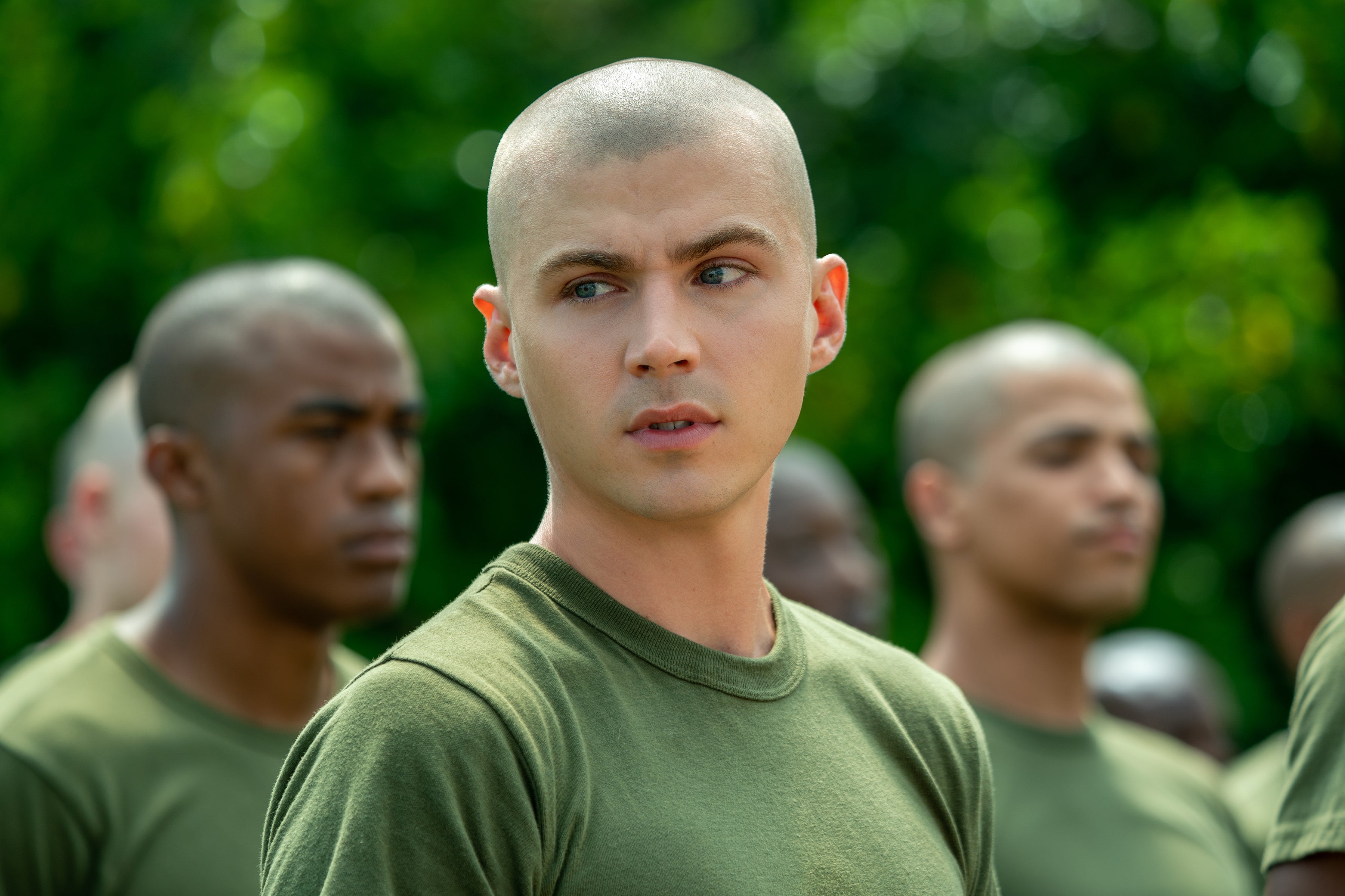 Miles Heizer protagoniza ‘Reclutas’ e interpreta a una versión ficticia del autor y exmarine Greg Cope White