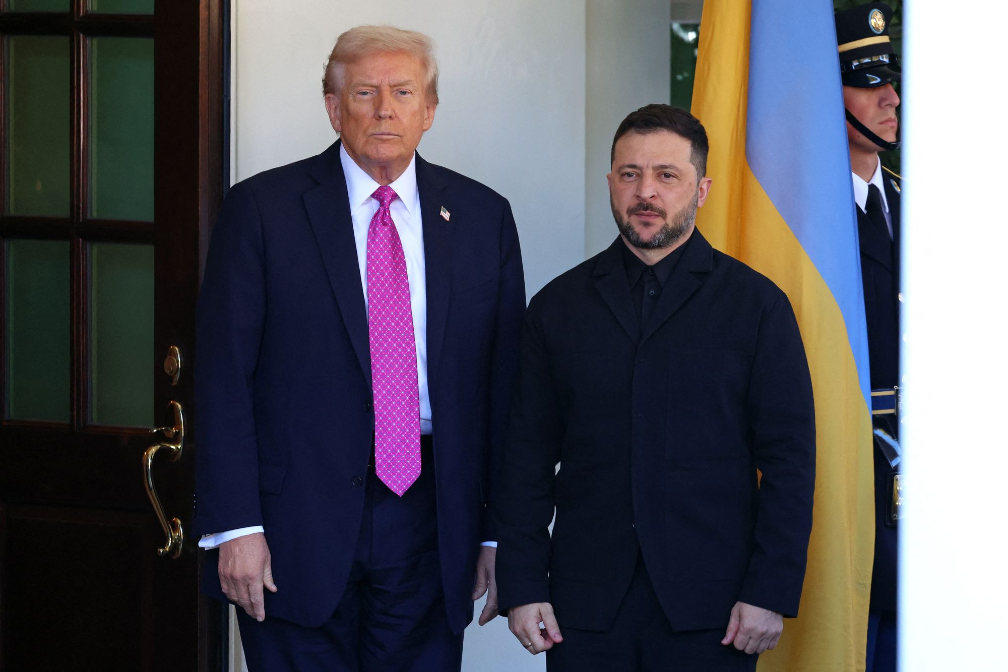 El presidente Donald Trump recibe al presidente ucraniano Volodymyr Zelensky en la Casa Blanca el 17 de octubre