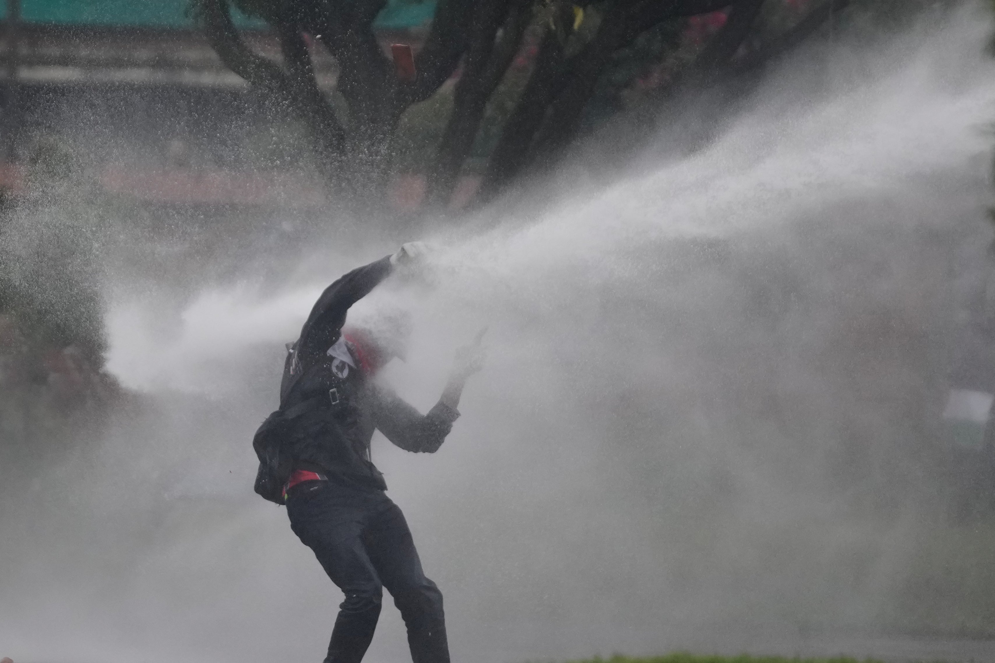 Cuatro policías heridos durante manifestación alrededor de embajada de EEUU en Bogotá