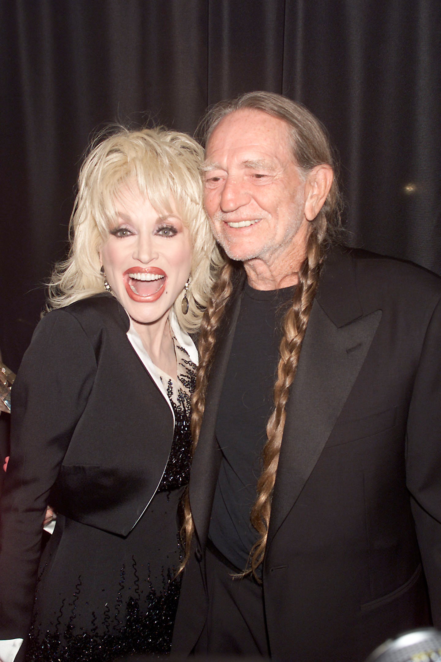 Dolly Parton junto a Willie Nelson, otro icono del country y colaborador suyo, en 2001