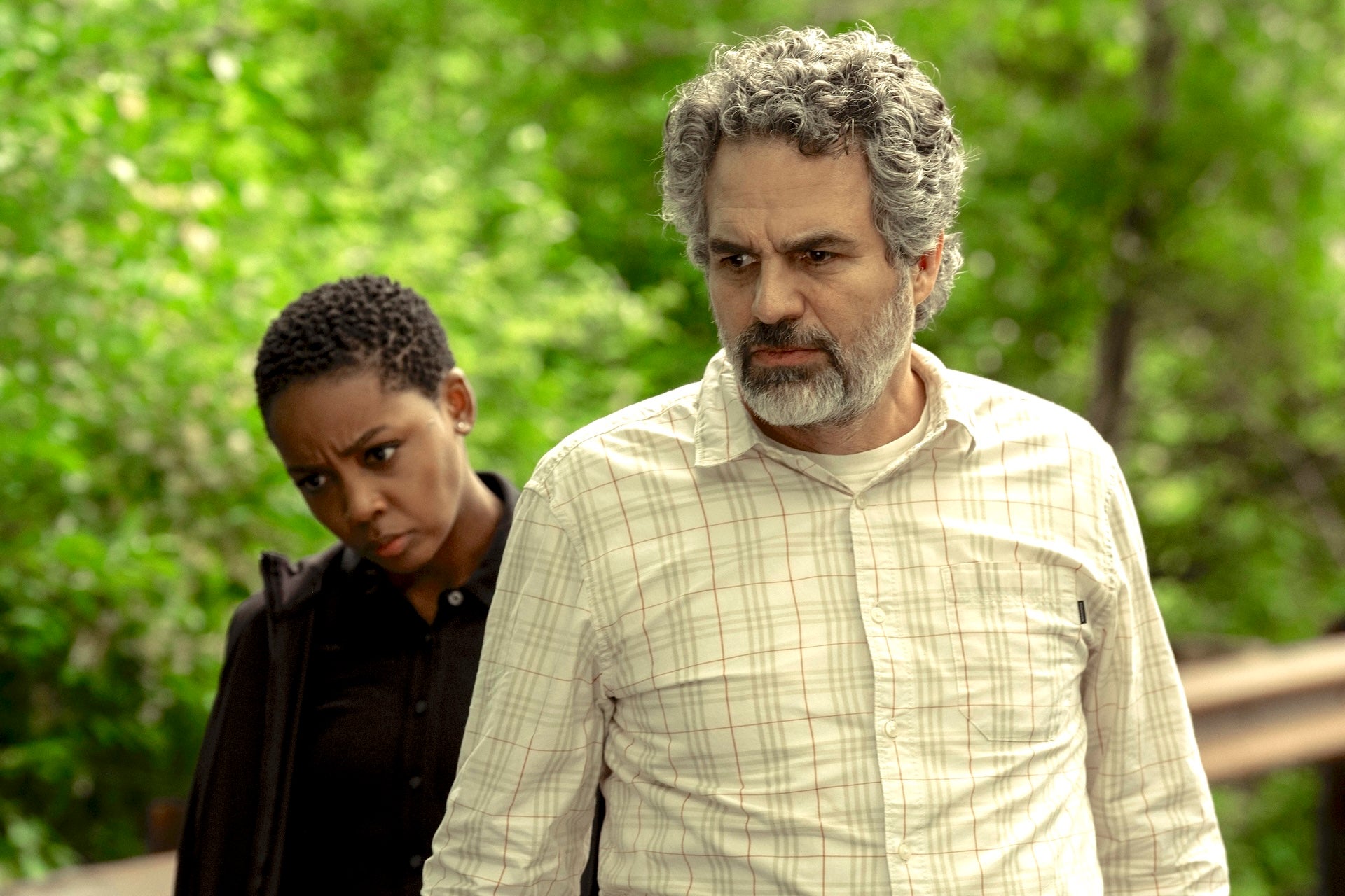 Mark Ruffalo y Thuso Mbedu en el final de la primera temporada de 'Task'