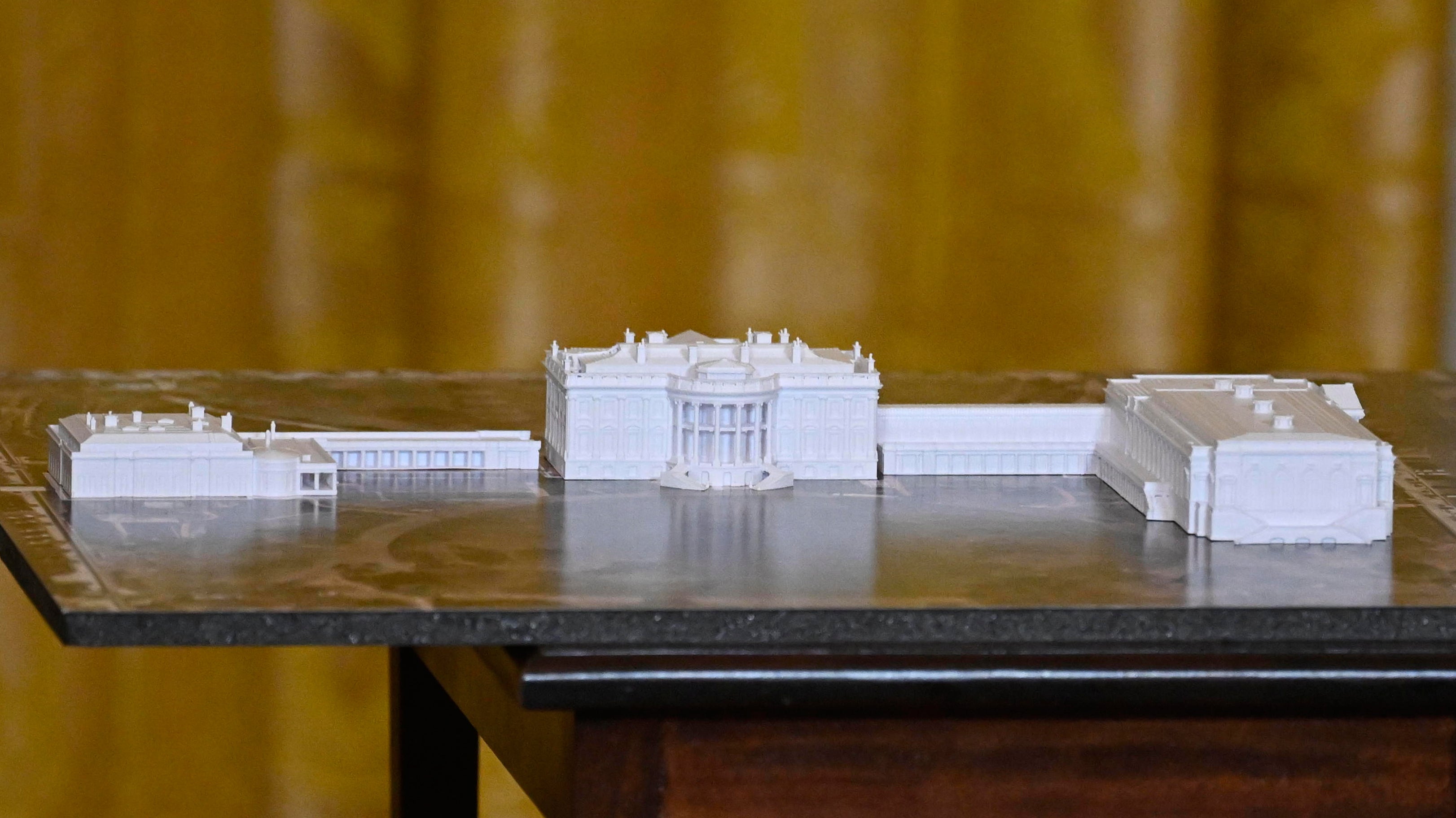 En la parte izquierda de esta maqueta del complejo de la Casa Blanca se representa un modelo del salón de baile